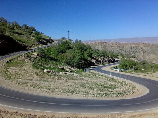 Участок шоссе между Абдананом и Даррешехром