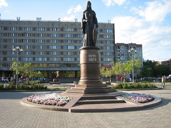 Памятник княгине Ольге в Пскове   (Зураб Церетели, 2003)