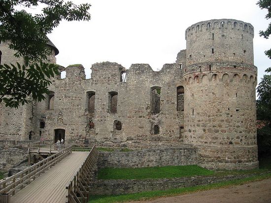 Руинированный Венденский замок