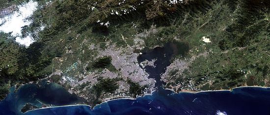 Рио-де-Жанейро и пригороды, космический снимок LandSat-5, 9 мая 2011 года