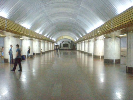 Центральный зал станции «Вокзальная» Днепропетровского метрополитена