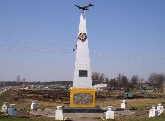 Памятник литовскому летчику