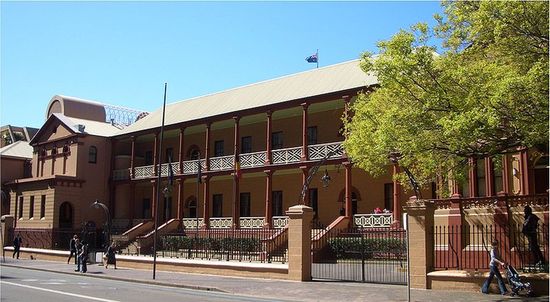 Здание парламента Новый Южный Уэльс. Правительство штата контролирует жизнь в Сиднее