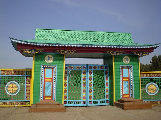 Ворота Этнографического музея народов Забайкалья