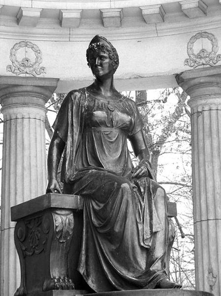 Статуя Марии Фёдоровны   в Павильоне Росси