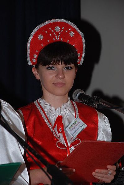 Csnji Melinda - ведущая 20 южнобантского смотра KUD в 2009 году