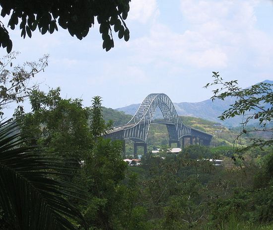 Мост двух Америк через Панамский канал.