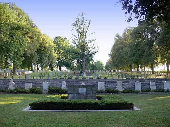 Германское военное кладбище времён Первой мировой войны.