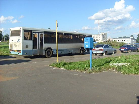 Автобус 141 маршрута на Привокзальной площади
