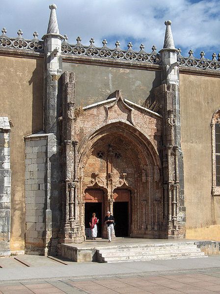 Входной портал монастыря Иисуса