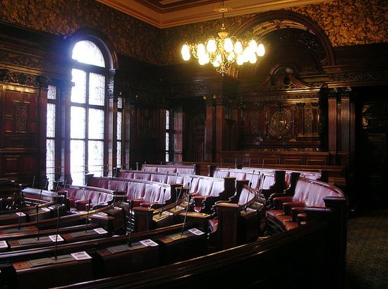 Зал Городских палат, в котором заседают члены Муниципального совета Глазго