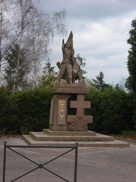 Памятник павшим.