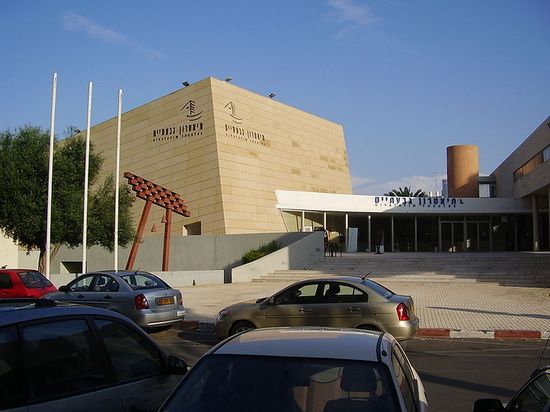 PikiWiki Israel 5683 givataym theatre