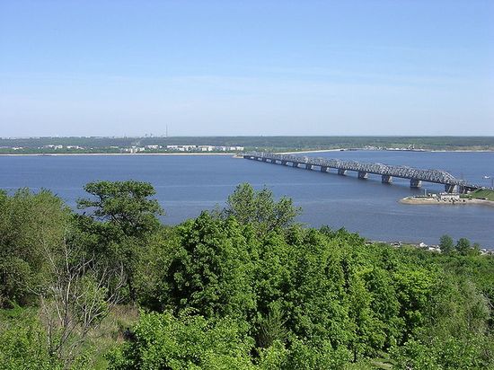 Мост через Волгу между право- и левобережной частями Ульяновска