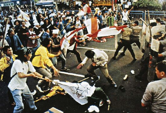 Студенческие волнения в Джакарте в мае 1998 года