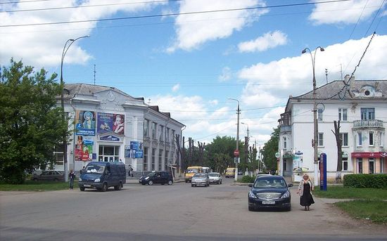 Перекрёсток улицы Берёзовая и улицы Комсомольской в центральном районе города.