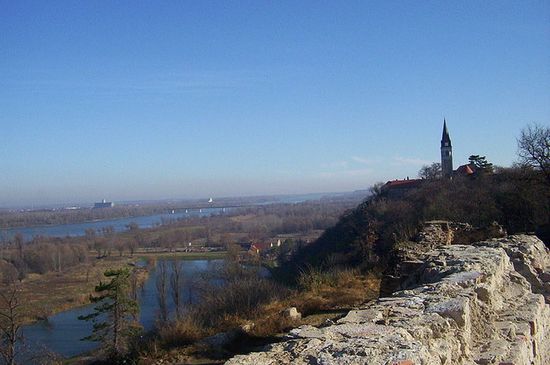 Вид на город Бачка-Паланка, реку Дунай и пограничный мост с города Илок (Хорватия)