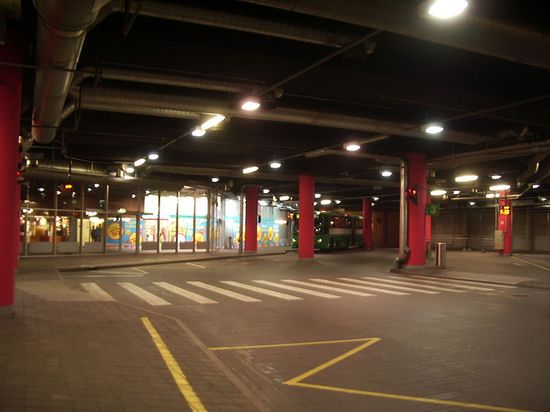 Автобусный терминал под торговым центром Виру