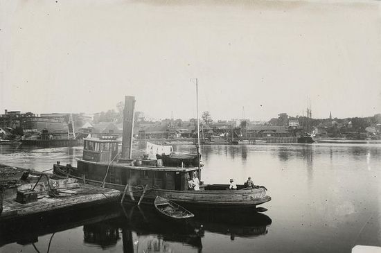 Буксир у городской пристани, 1912 год