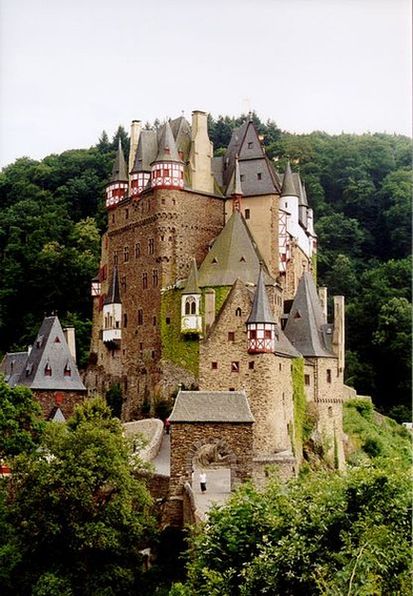 Замок Эльц на Мозеле (Рейнланд-Пфальц)