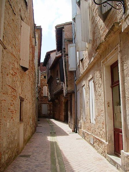 Типичная улочка в старой части Ажена