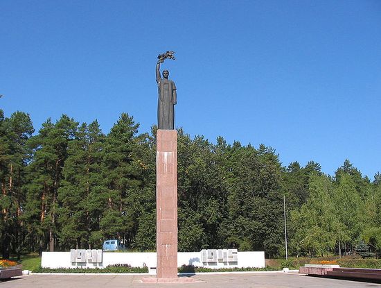 Монумент, посвящённый 30-летию Победы в Великой Отечественной войне