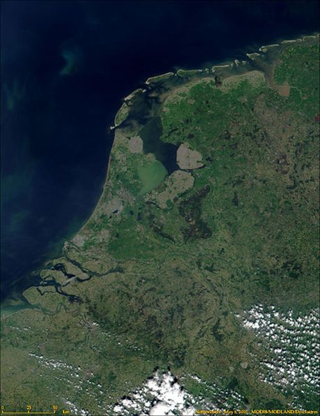 Нидерланды, снимок со спутника (май 2000 года)