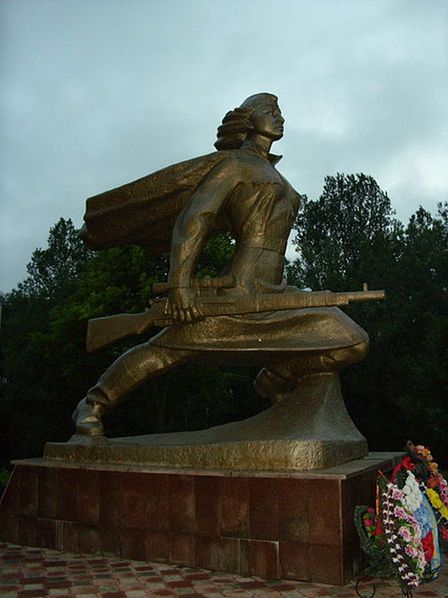 Памятник Алие Молдагуловой