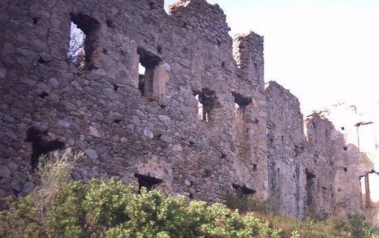 Руины замка Coasina