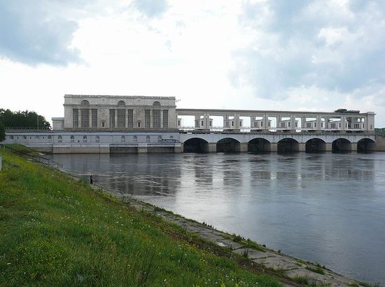 Вид Угличской ГЭС с улицы Спасской