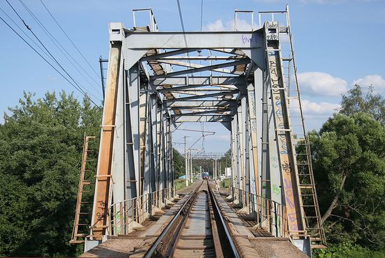 Железнодорожный мост через реку Воря в Красноармейске