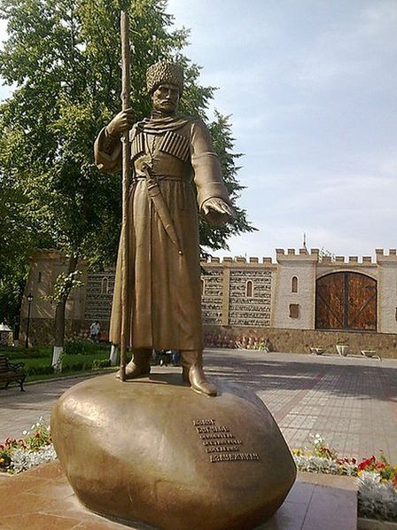 Памятник основателю поселения Дзауджикау (нынешнего Владикавказа)