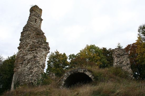 Развалины замка Бенвиль-о-Мируар.