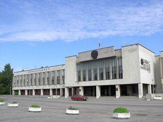 Здание администрации города.