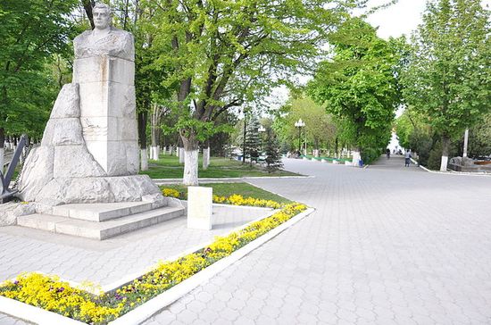 Памятник А. Г. Головко