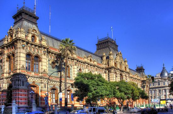 Дворец Palacio de Aguas Corrientes одно из самых красивых зданий в городе.
