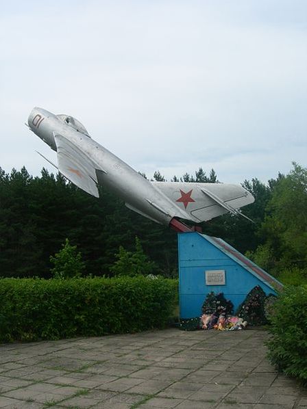 Памятник советским лётчикам