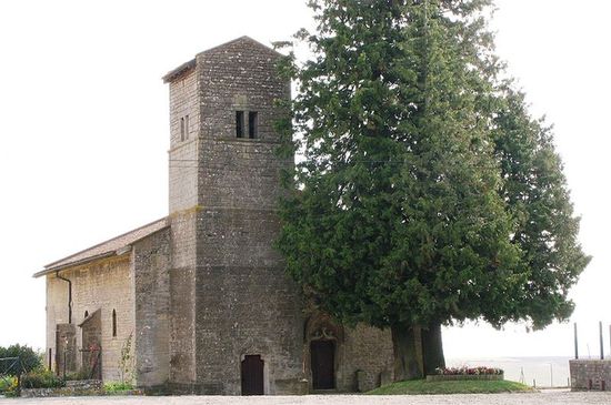 Церковь Мон-Бонвиллер (XII—XIII века).