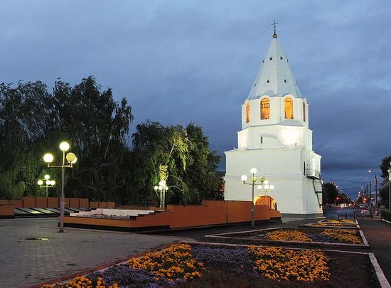 Спасская башня Сызранского кремля — старейшее здание города.