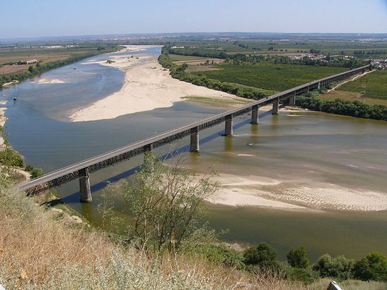Мост через реку Тежу
