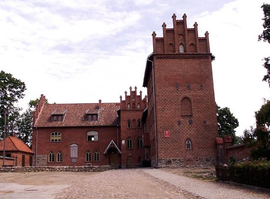 Замок крестоносцев (построен в 1350—1360) в Ольштынке