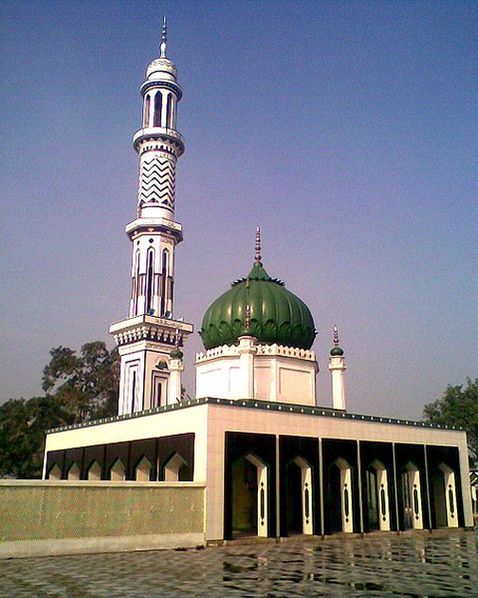 Одна из мечетей города.