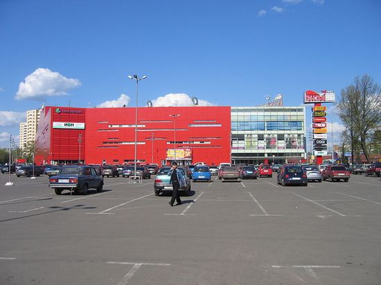 Современный торговый комплекс «Красный кит» в Мытищах