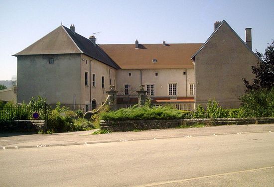 Замок Тоннуа (XIV век).