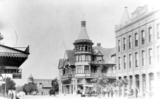 Город Альгамбра, пересечение улиц Мэйн и Гарфилд, 1890 год