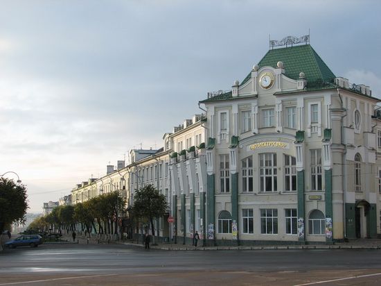 Здание электросвязи на центральной площади Ленина