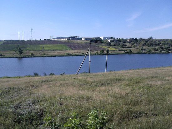 Вид на Ольховский пруд и окраину Ольховки.