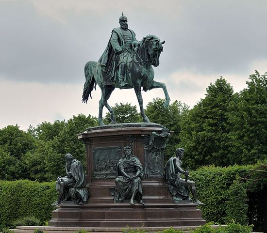 Памятник герцогу Фридриху Францу Второму
