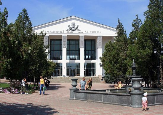 Здание Керченского драматического театра имени А. С. Пушкина