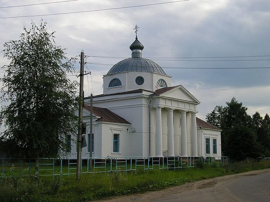 Всехсвятская церковь в Максатихе